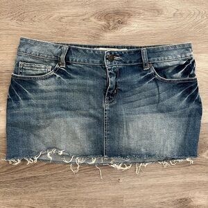 Charlotte Rousse Y2K Style Raw Hem Denim Mini Skirt Medium Distressed Wash 10